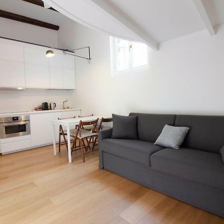 Sant'Andrea Cozy Apartment มิลาน ภายนอก รูปภาพ
